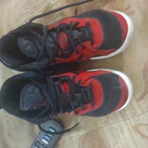 Pair of Jordans size 4 kids a year old but only wear twice